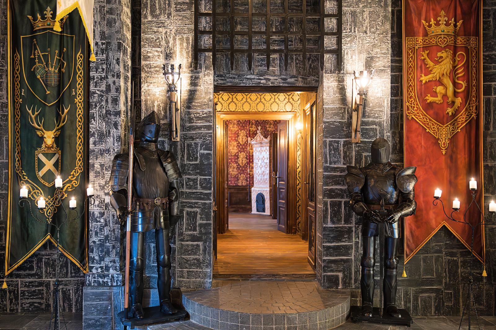 Hunters' hall — frescoed ceiling