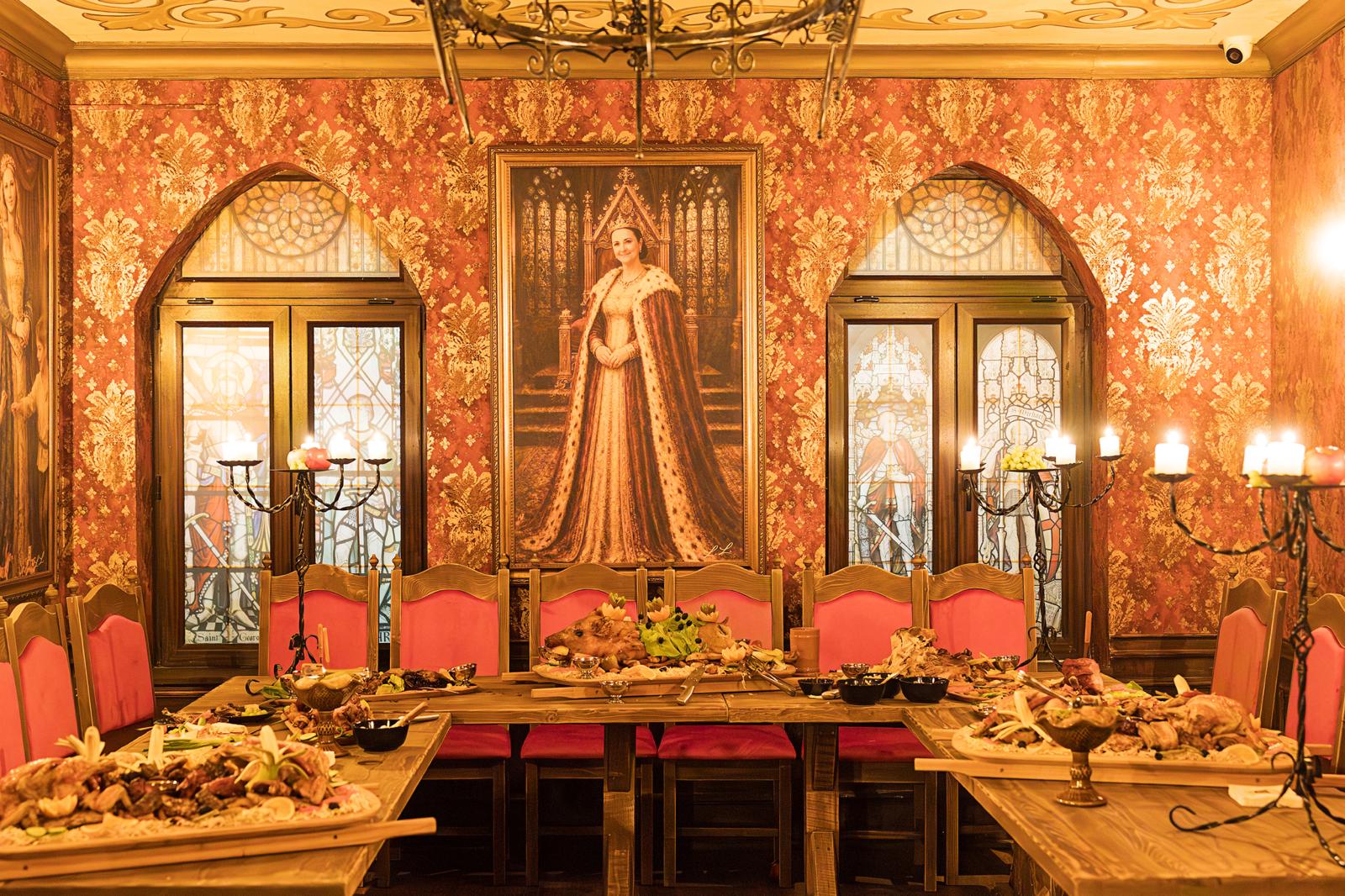 Knight's portrait — antechamber