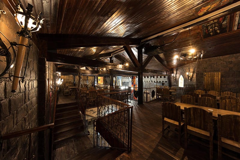 Restaurant Medieval — facade by night