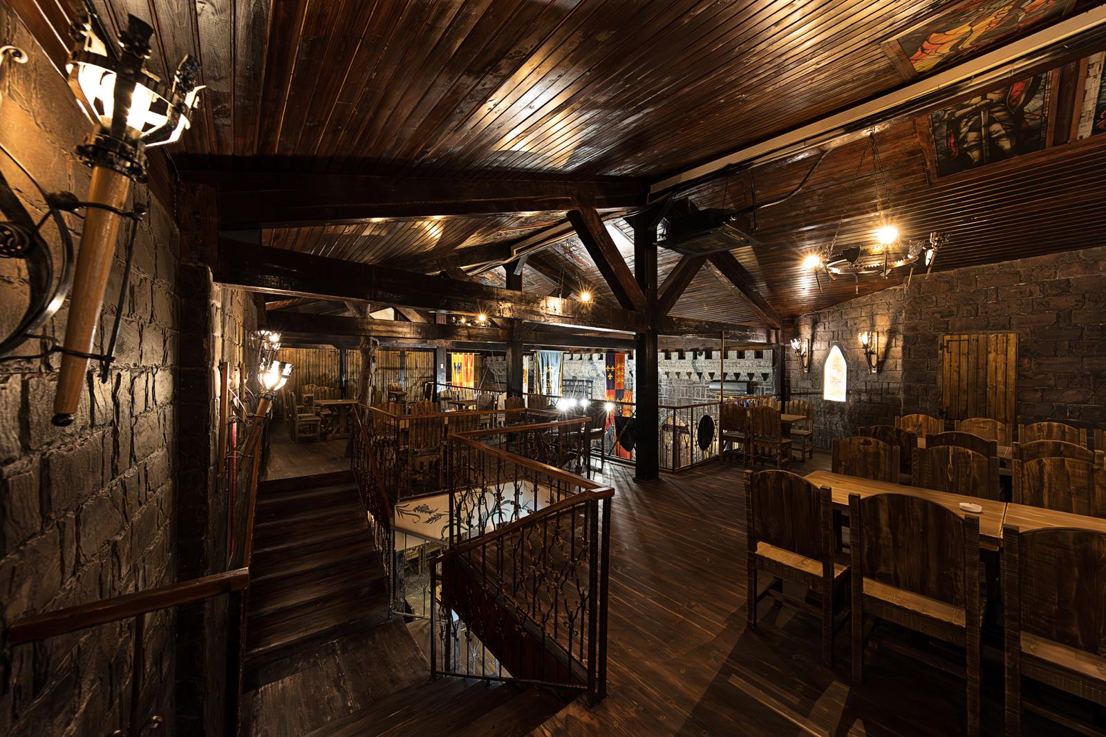 Restaurant Medieval — facade by night